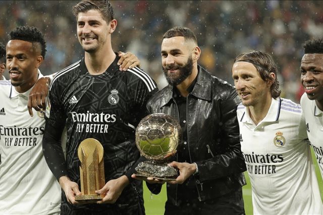 Santiago Bernabeu, Madrid, Spain. 11th Aug, 2018. Pre Season football, The  Santiago Bernabeu Trophy, Real Madrid versus AC Milan; Karim Benzema (Real  Madrid) takes on José Mauri (Milan) Credit: Action Plus Sports/Alamy