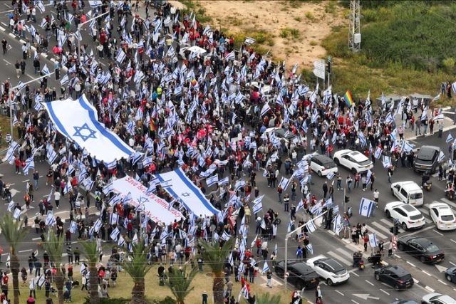 4 Israeli Protesters Arrested As Thousands Rally Against Netanyahu’s ...