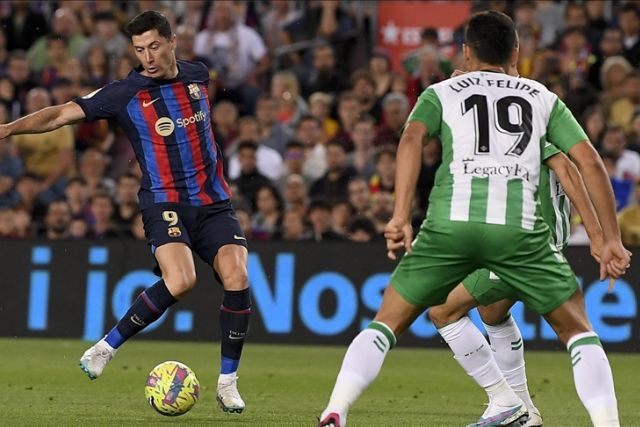 Barcelona Striker Robert Lewandowski Sprains Left Ankle - Timeturk Haber