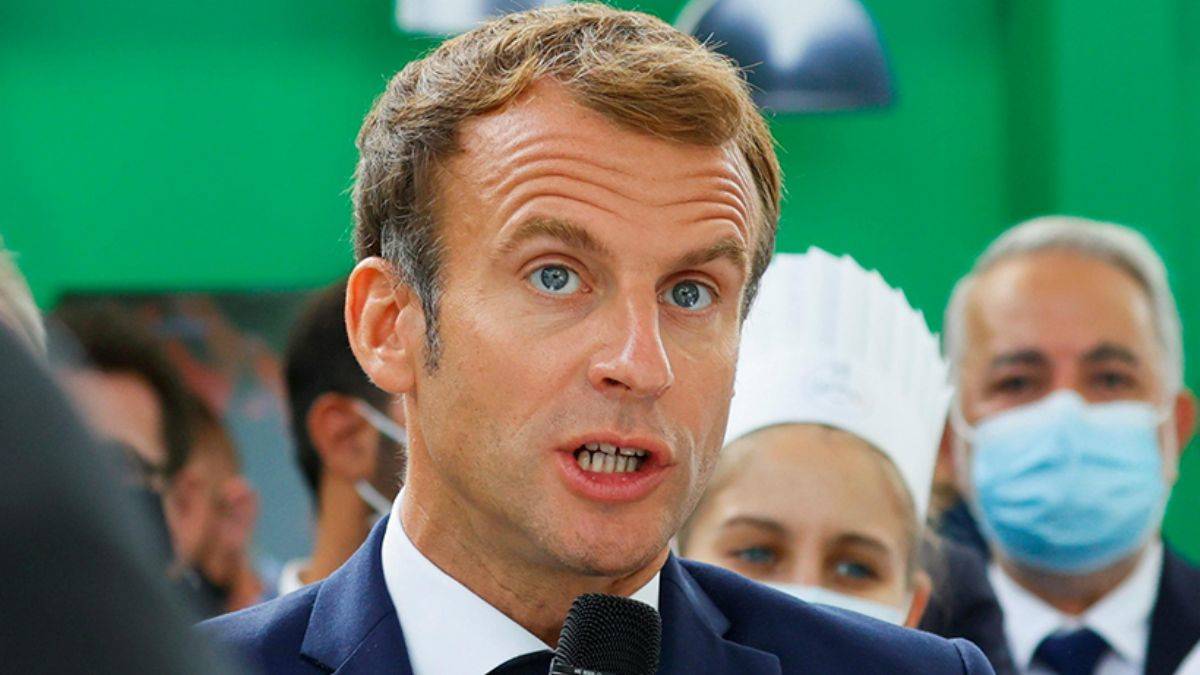 Macron'a yumurtalı saldırı