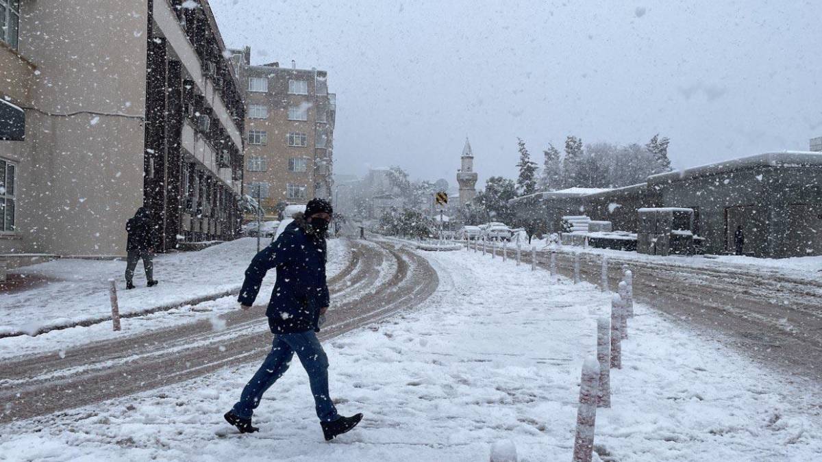 Sinop'ta yarın okullar tatil mi? Sinop 4 Mart Cuma okullar tatil edildi mi? Sinop'ta kar tatili uzadı mı?