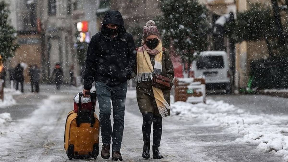 İstanbul'da Perşembe ve Cuma okullar tatil mi? İstanbul'da 14 Mart Pazartesiye kadar okullar tatil mi edildi?