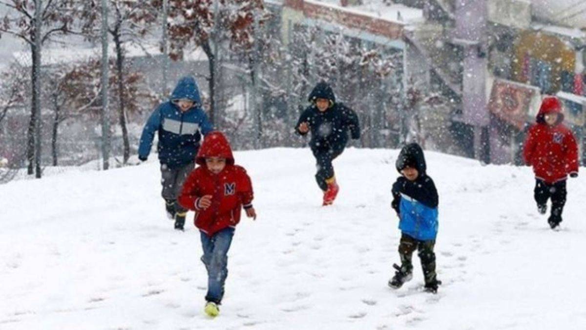 10 Mart okullar tatil mi? Hangi şehirlerde okullar tatil? 10-11 Mart kar tatili açıklaması