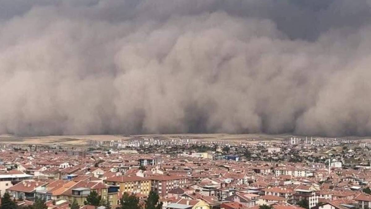 İstanbul'a toz bulutu gelecek mi? 17 Nisan Pazar (yarın) İstanbul'da Afrika çöl tozu mu gelecek? Çöl tozu fırtınası İstanbul'a mı gelecek?