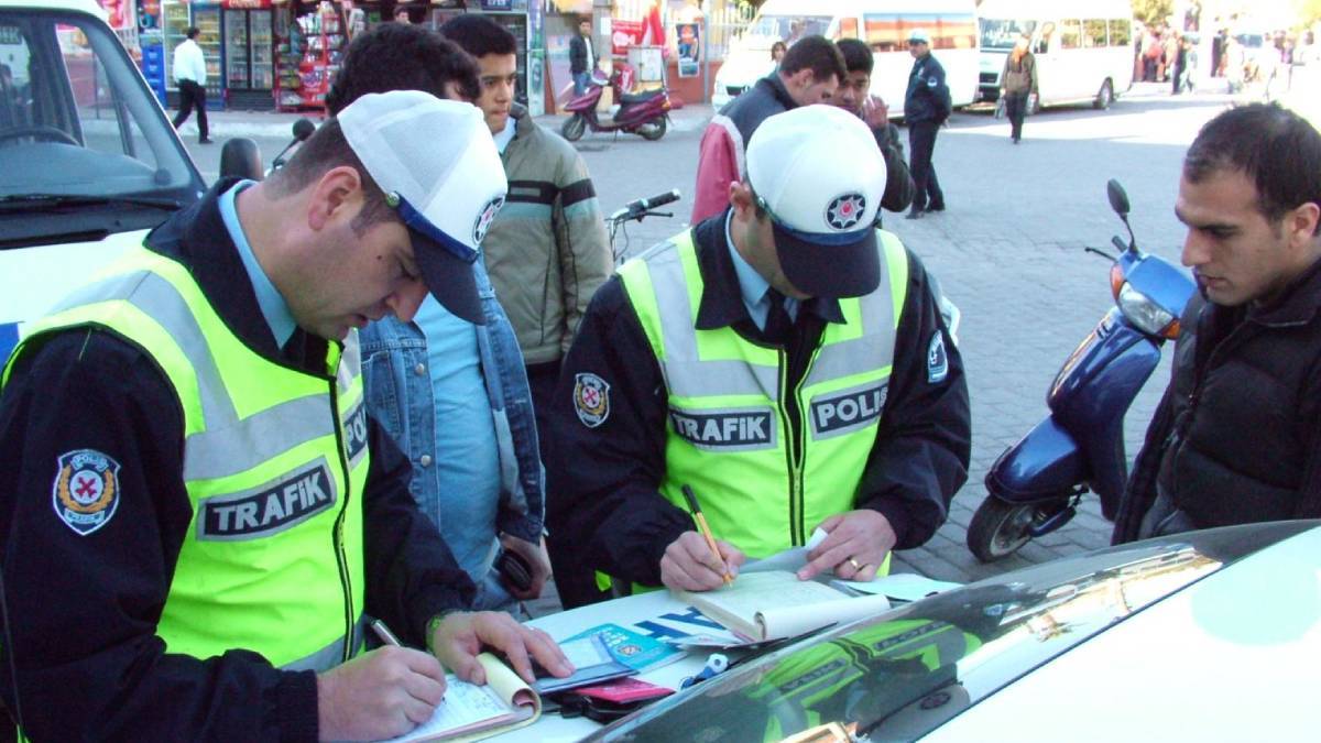 52/1-a trafik cezası nedir? 52/1-a madde numaralı trafik cezası ne kadar, kaç TL? 52/1-a cezası neden kesilir?