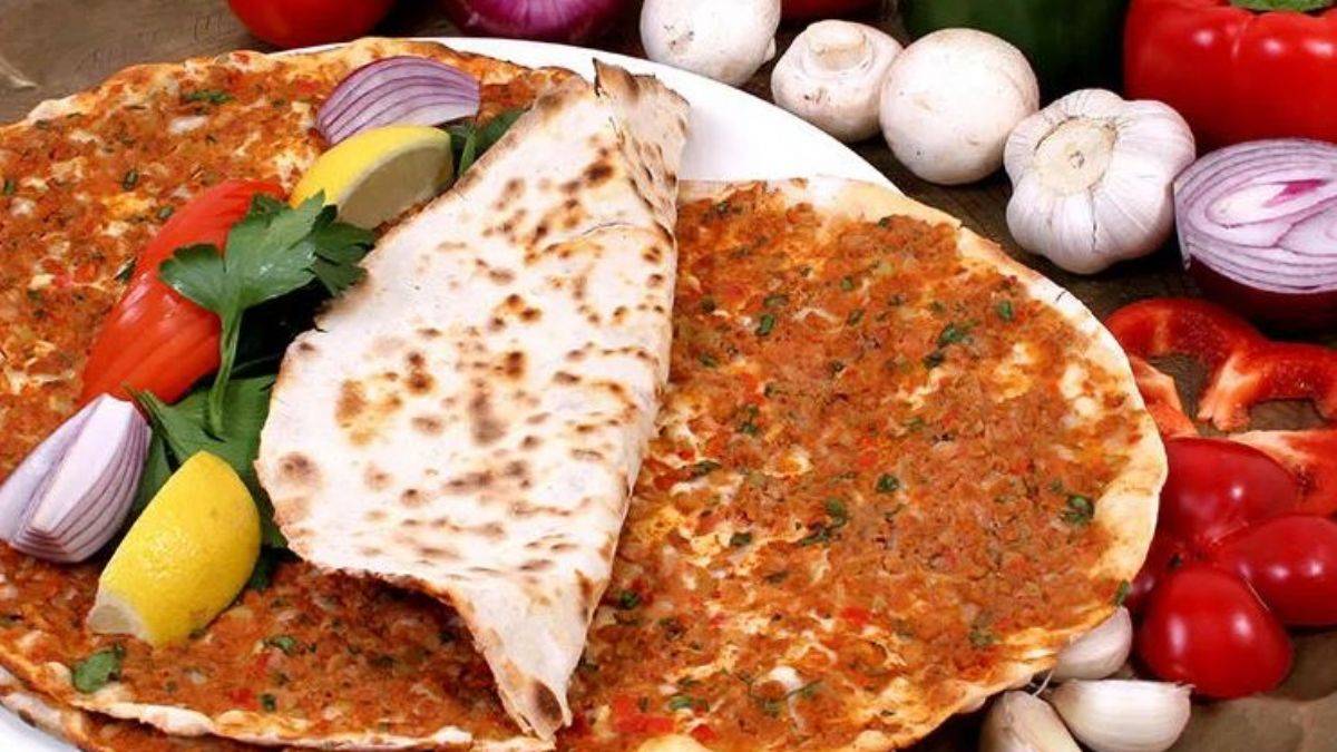 Lahmacun tarifi | Evdeki malzemelerle kolay lahmacun nasıl yapılır?