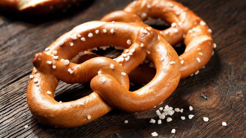 Alman simidi tarifi | Pretzel (Brezel) nasıl yapılır malzemeleri nelerdir?