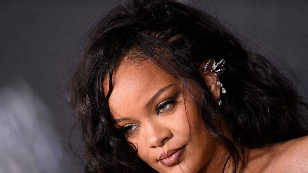 Rihanna'nın 6 yıl sonra çıkardığı yeni şarkısının Türkçe sözleri