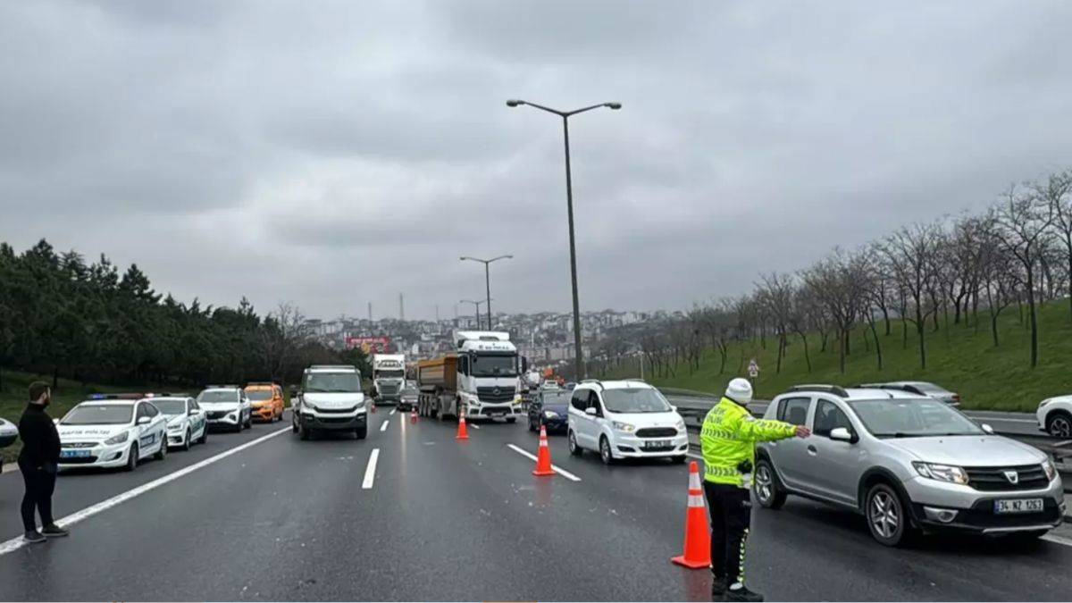 Avcılar'da Zincirleme Trafik Kazası! 2 Kişi Hayatını Kaybetti - Timeturk