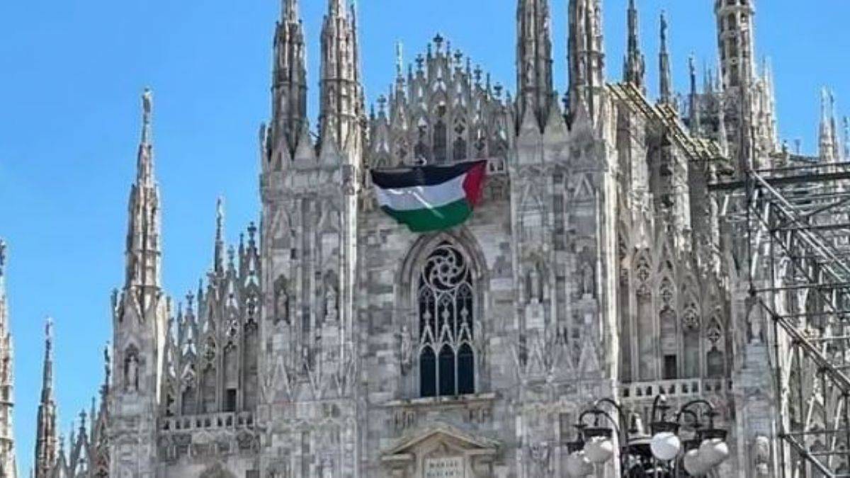 İtalya'da dünyaca ünlü Milano Katedrali'ne Filistin bayrağı asıldı!