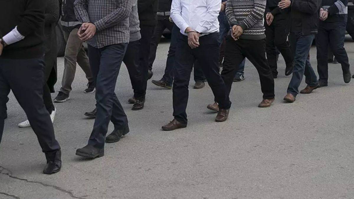 İzmir merkezli 7 ilde araç kaçakçılığı operasyonu