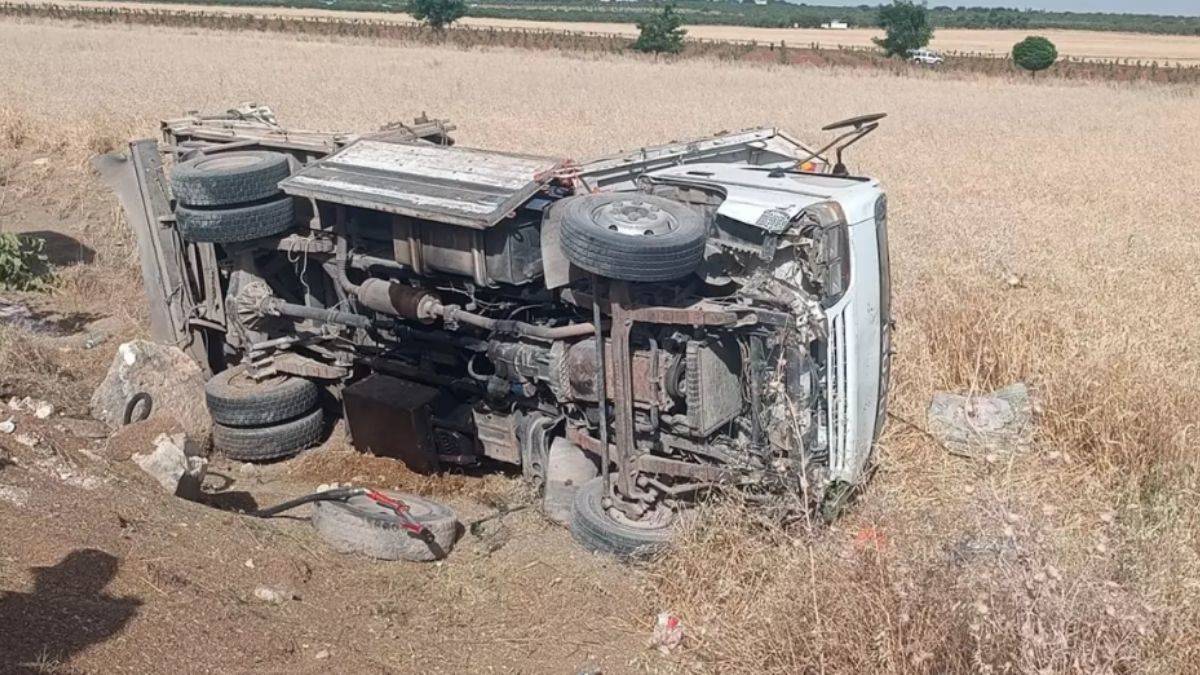 Çarpışan kamyonet ile panelvan şarampole devrildi: 1 kişi öldü, 2 kişi yaralandı