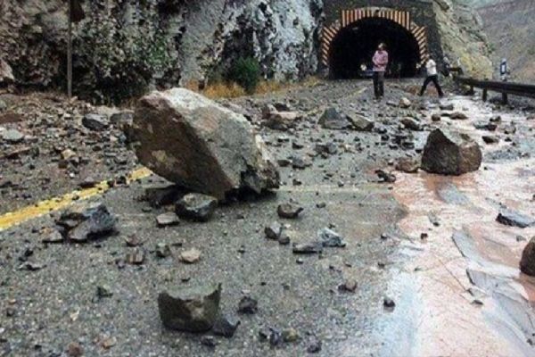 İran'da maden ocağında heyelan! 4 kişi göçük altında kaldı