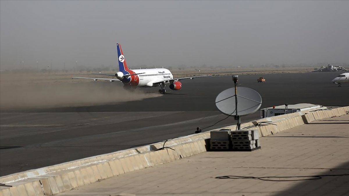 Husiler, hacıları taşıyan 3 uçağı Sana Havalimanı'nda alıkoydu