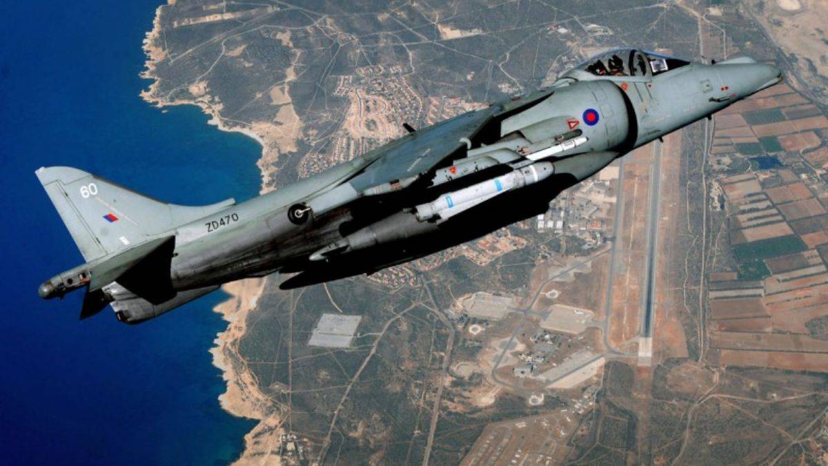 İngiltere savaş uçakları Kıbrıs'tan Beyrut'a sürekli iniş yapıyor