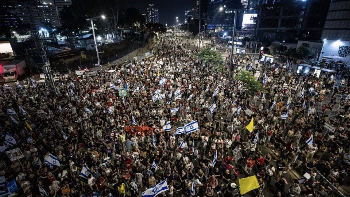 Tel Aviv sokakları karıştı! On binler 'Gazze kasabı' Netanyahu'ya karşı ayaklandı