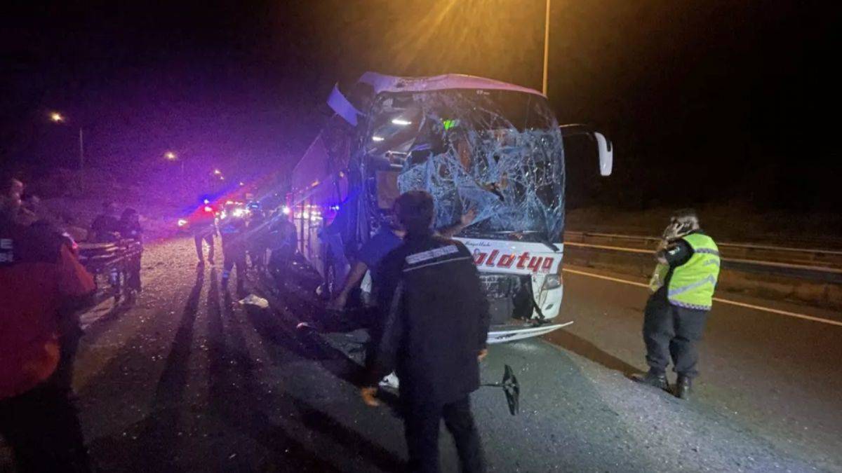 Anadolu Otoyolu'nda yolcu otobüsleri çarpıştı