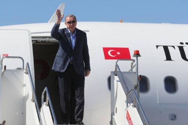 Cumhurbaşkanı Erdoğan, Astana'daki temaslarını tamamlayarak yurda döndü