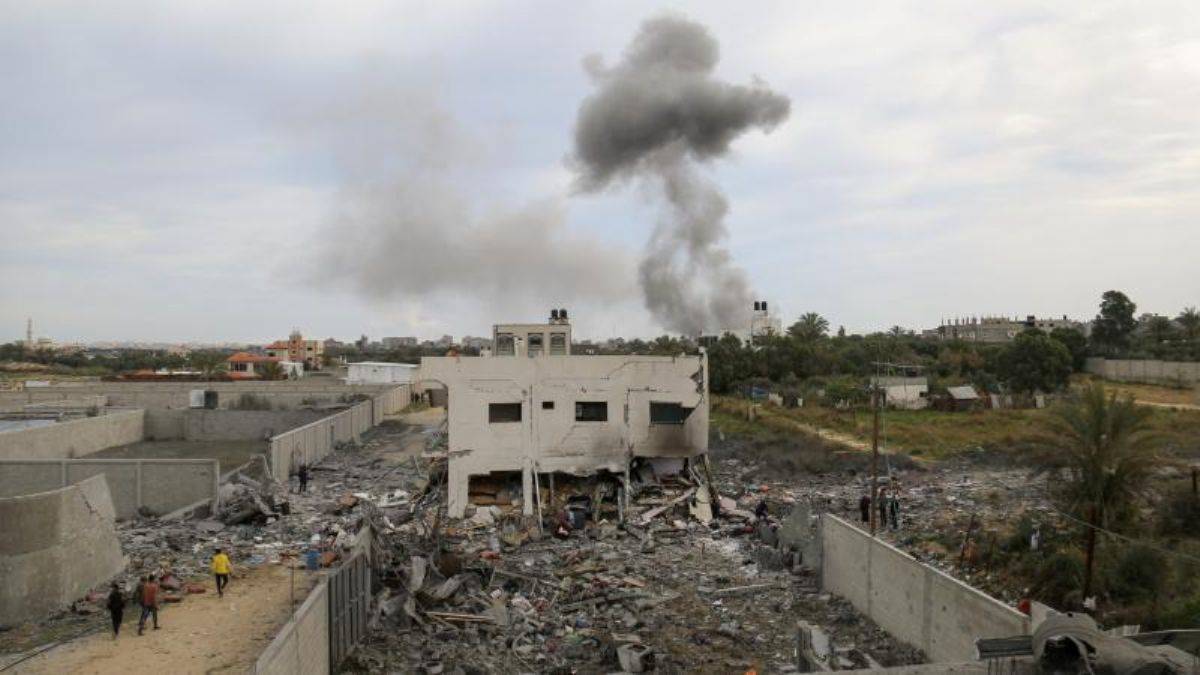 İsrail Gazze'de emniyet aracını hedef alarak 6 polisi öldürdü
