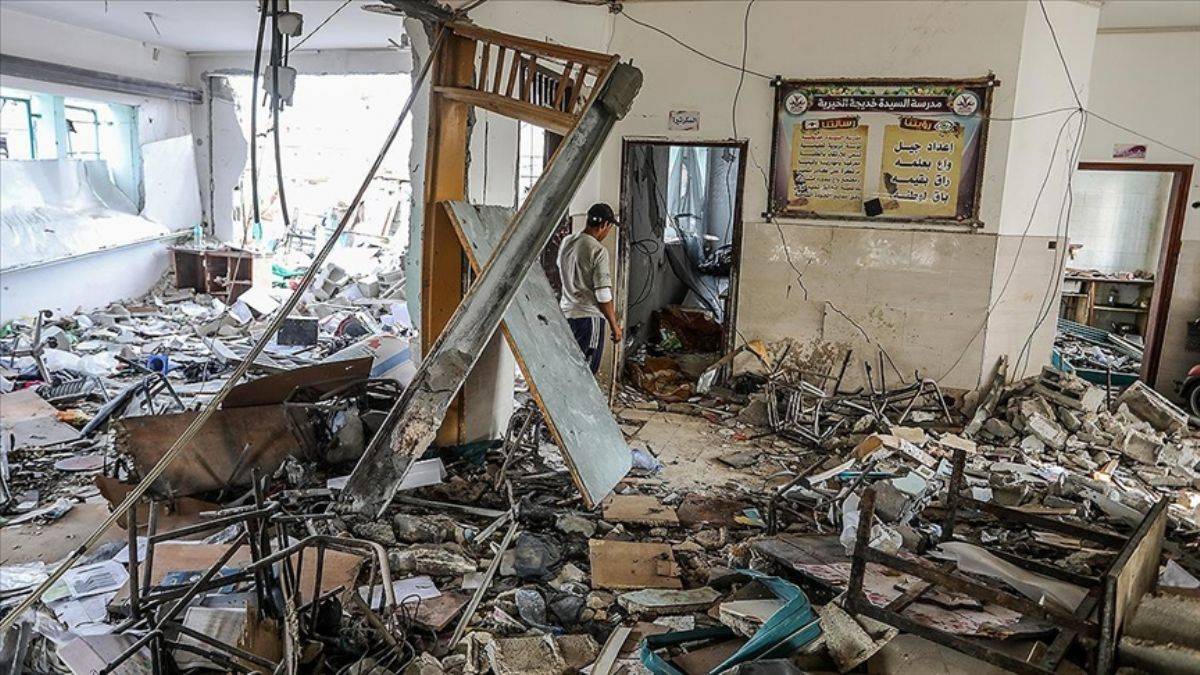 İsrail, Gazze'de 10 bin öğrenci ve 400 öğretmen öldürdü