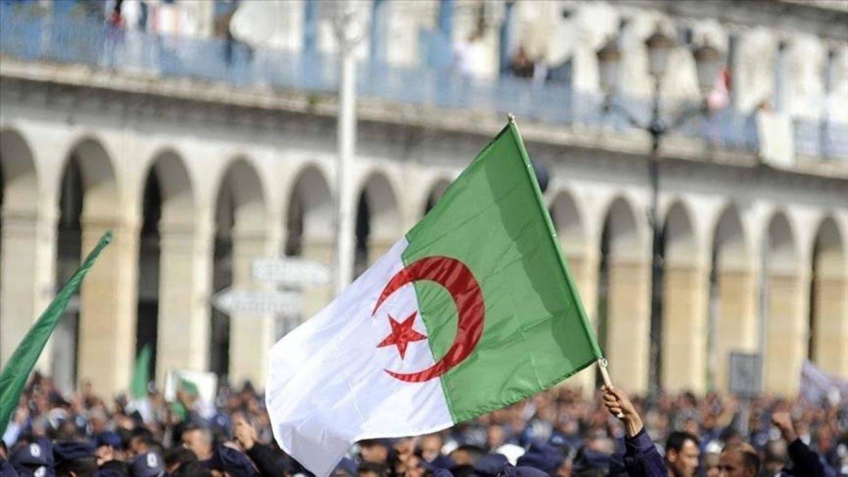Kriz büyüdü; Cezayir, Paris Büyükelçisini geri çekti