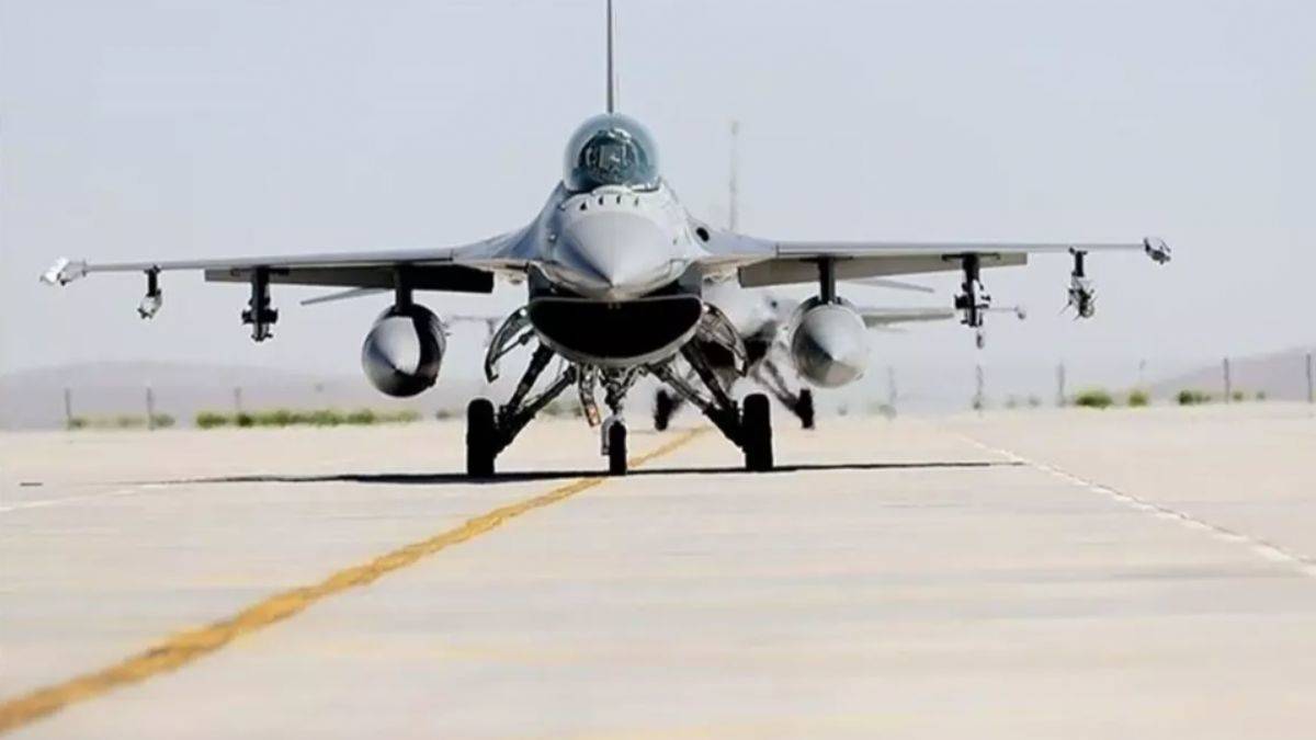 Danimarka, 19 F-16 savaş uçağını Ukrayna'ya teslim etti