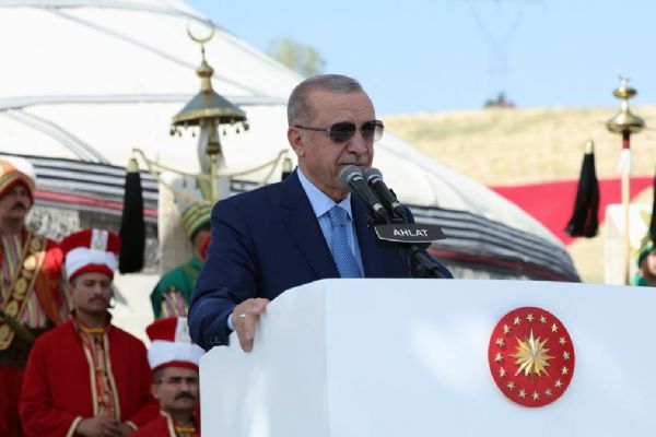 Cumhurbaşkanı Erdoğan: Vatanımıza yönelik senaryoları yırtıp atıyoruz