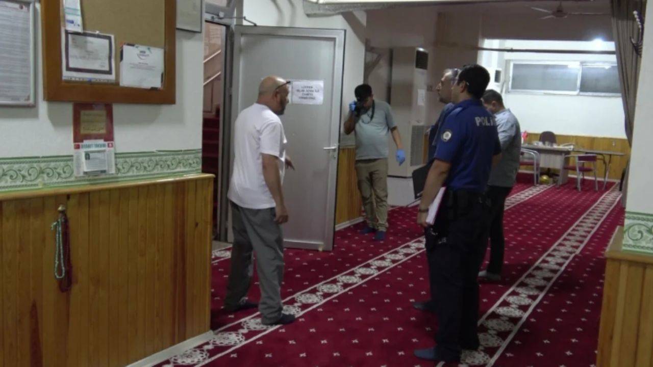 Sabah Namazı Vakti Cami Hırsızlığı: Güvenlik Kamerası ve Nakit Çalındı