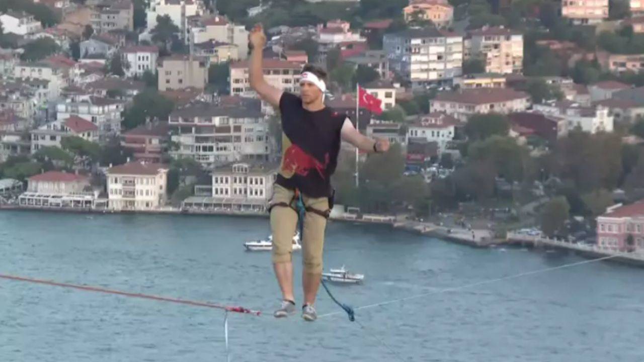 15 Temmuz Köprüsü'nü halat üzerinde yürüyerek geçti