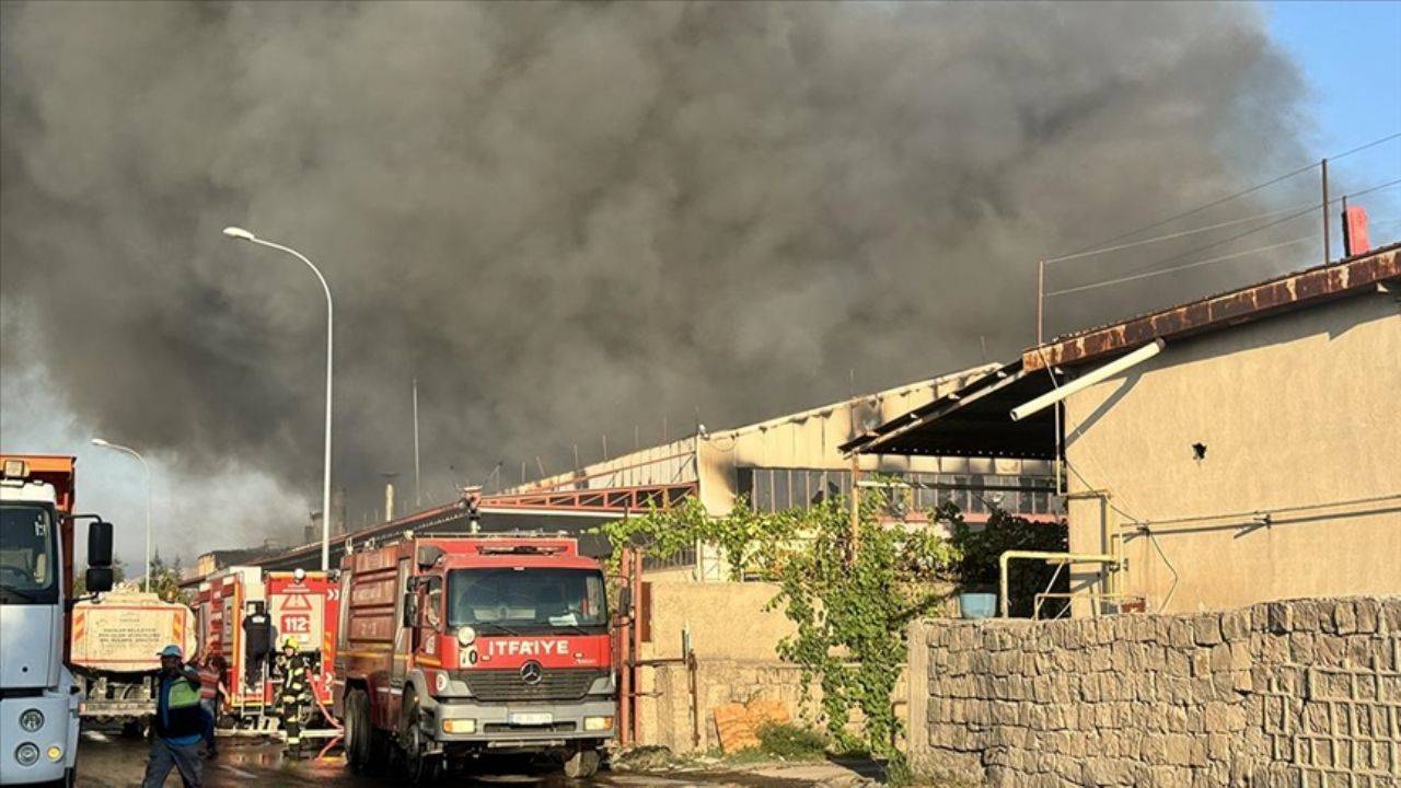 Bir fabrika daha Kayseri'de yandı