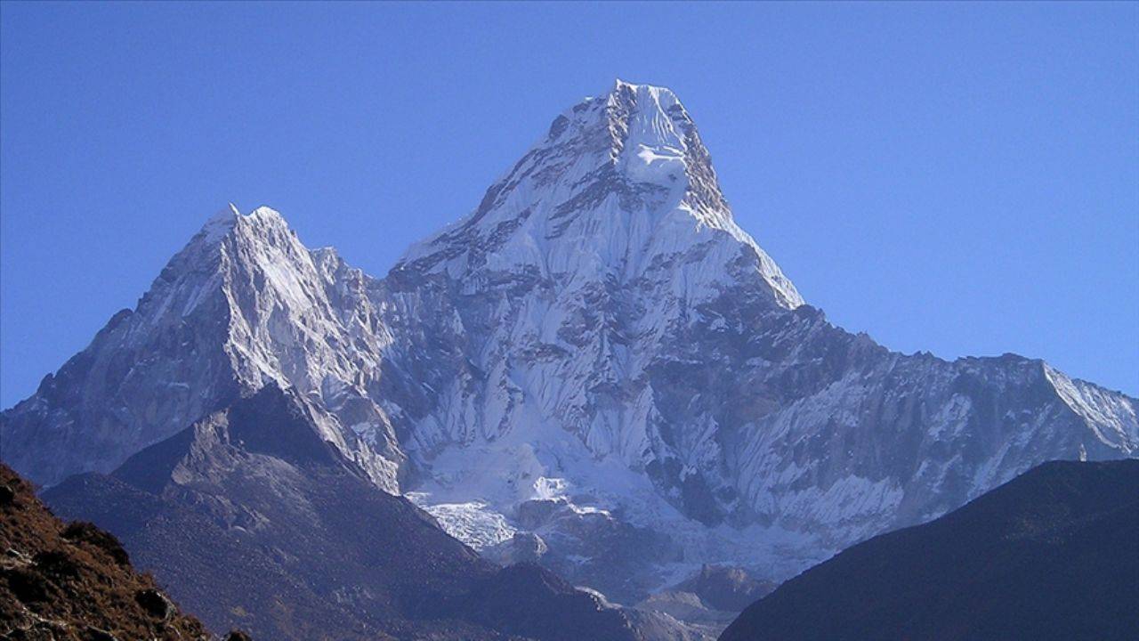 Everest Dağı her yıl uzuyor