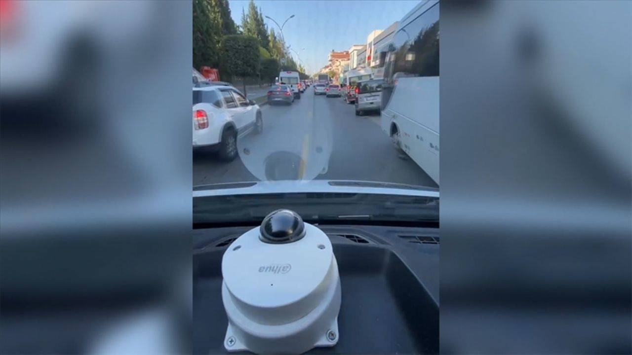 Fermuar yöntemiyle ambulansa yol verdiler