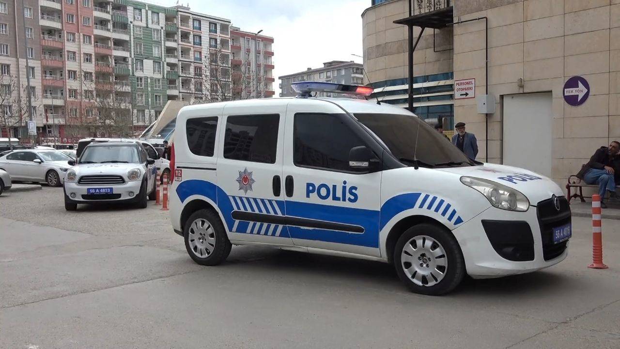 Emekli polis aracında ölü bulundu