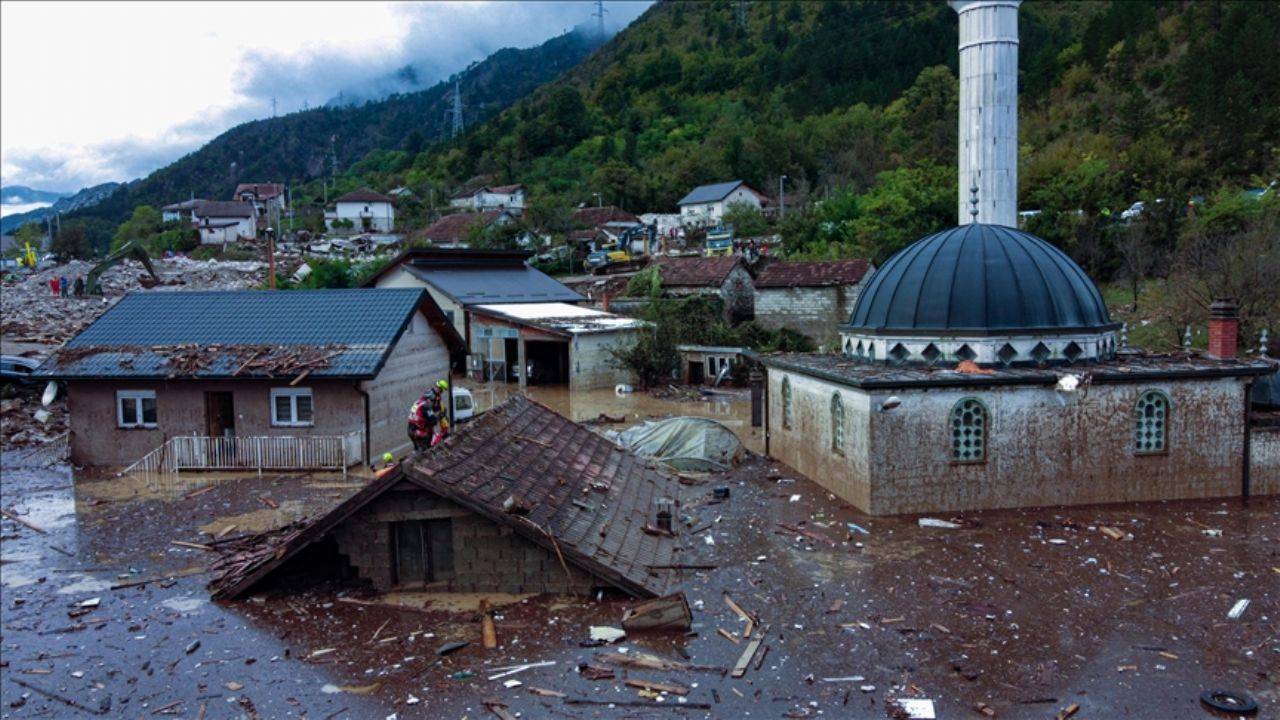 Bosna Hersek'te sel felaketi sonrası yaralar sarılmaya çalışılıyor: Can kaybı 13'e düştü