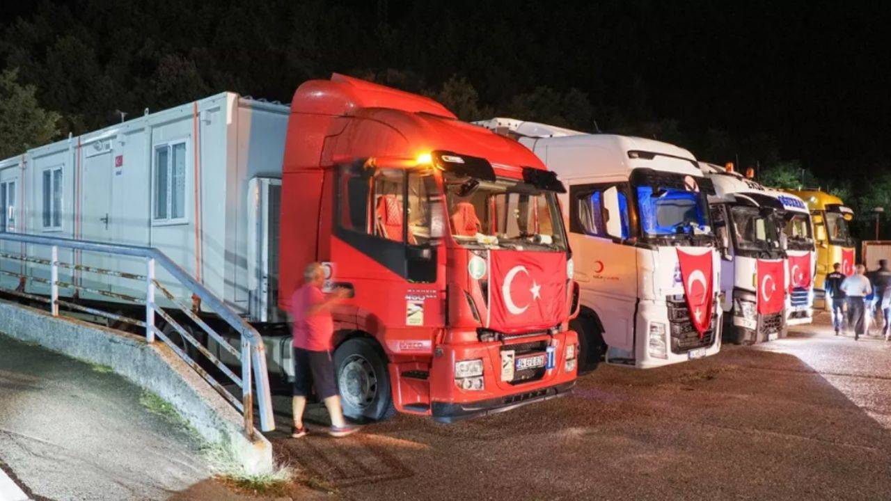 Türkiye yardıma koştu: Bosna Hersek'e 31 tırlık yardım sevkiyatı başladı