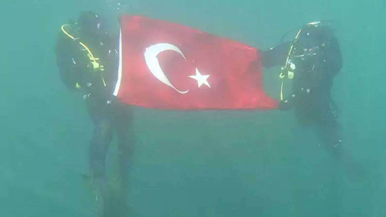 Cumhuriyet in 101. yılı onuruna Jandarma dan nefes kesen gösteri