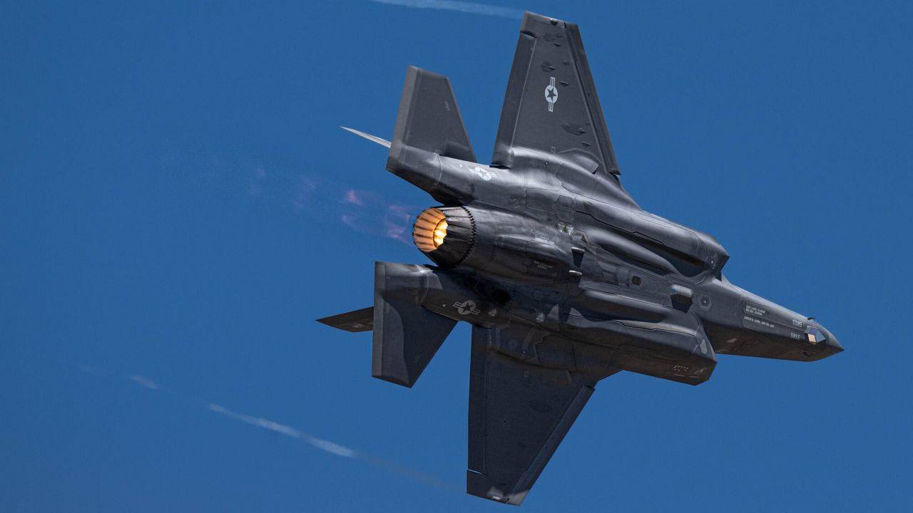 F-35, 11 dakika kontrolsüz uçtuktan sonra yere çakıldı