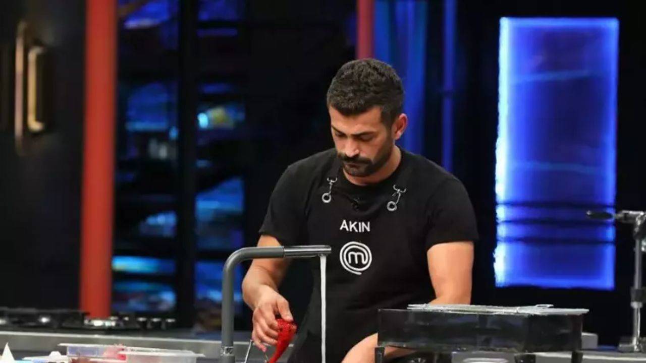 MasterChef te elenen Akın dan duygusal veda