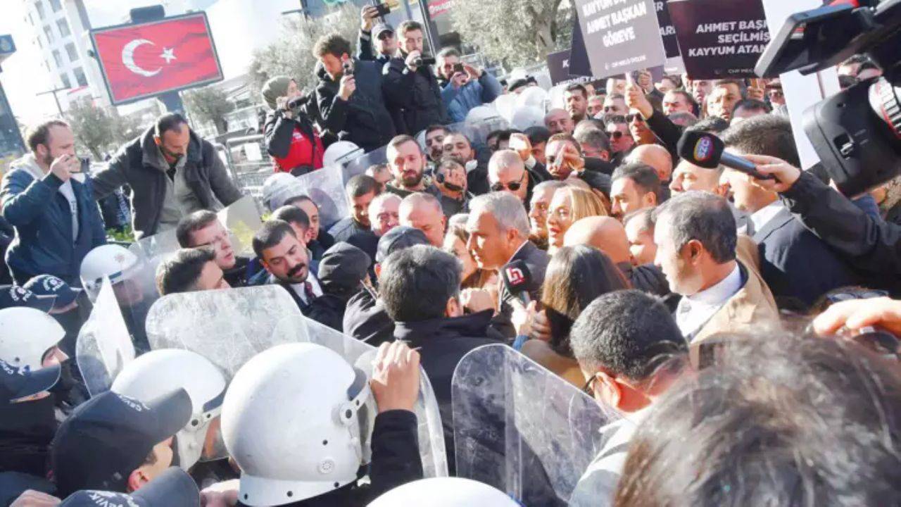 Esenyurt'ta demokrasi nöbeti gerginliği büyüyor