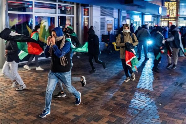 Amsterdam'da 'Filistin' sansürü! Polis sert müdahalede bulundu