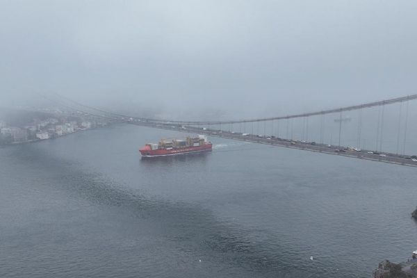 İstanbul Boğazı gemi trafiği askıya alındı