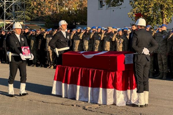 Şehit polis memuru Yiğit için tören