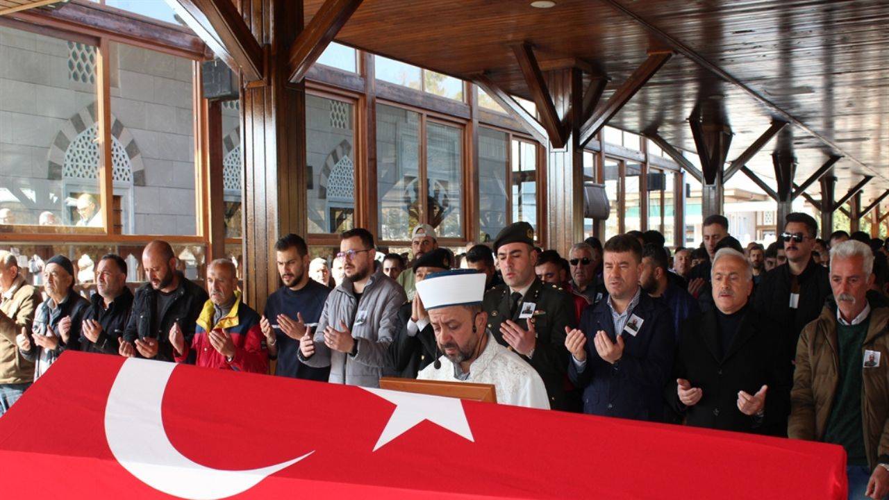 Yatağında ölü bulunan Jandarma Er Çopur, toprağa verildi