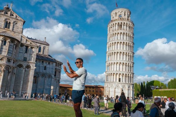 İtalya'dan turist yoğunluğuna karşı yeni önlem! 20 bin kişiyle sınırlandırıldı