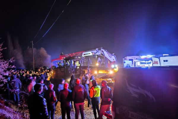 Malatya'da acı olay! Kazaya müdahale eden polislere tır çarptı: 1 şehit