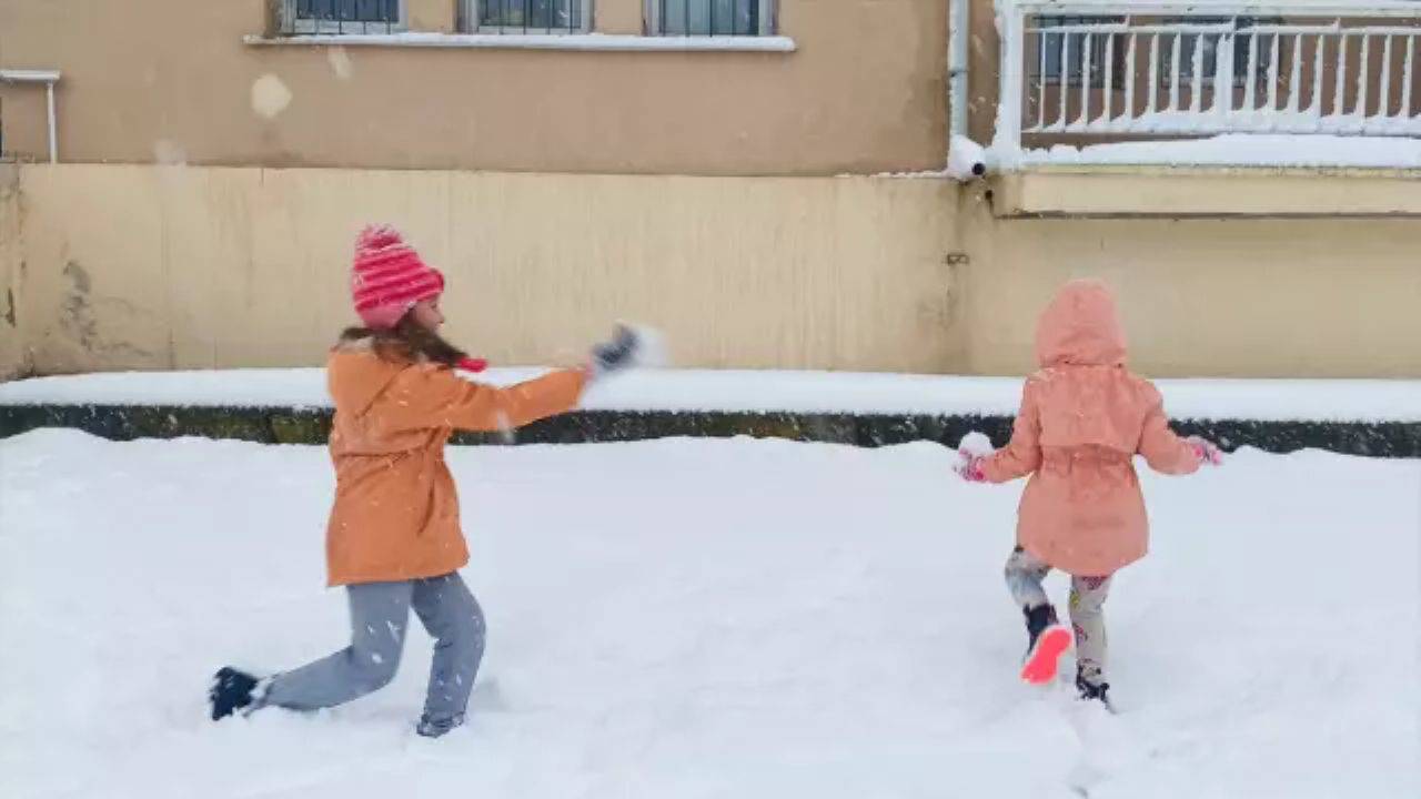 Kar yağışı eğitime engel: 27 ilde okullar tatil