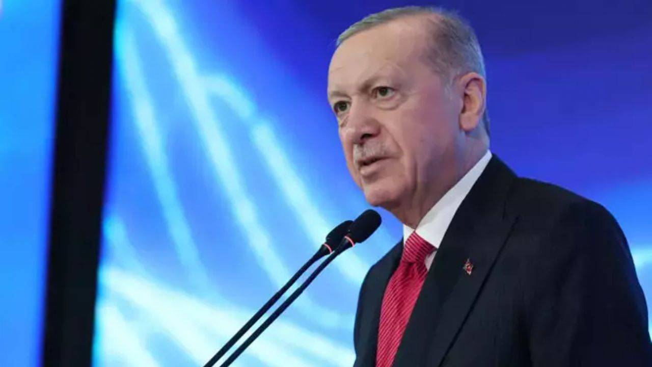 Cumhurbaşkanı Recep Tayyip Erdoğan:  Kimsenin halkın verdiği imkanları suistimal etme hakkının olmadığını vurguladı.