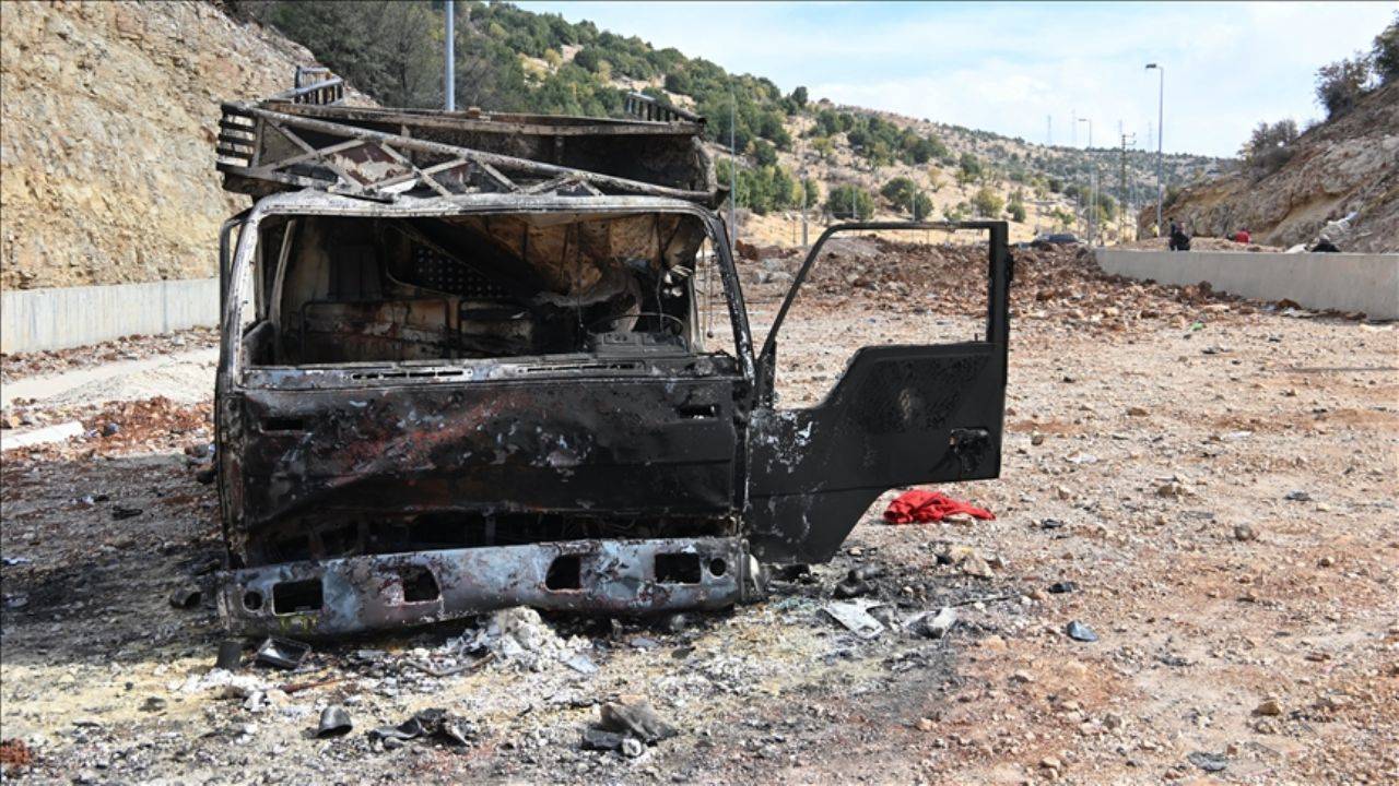 Suriye'nin Humus iline hava bombardımanı düzenlendi