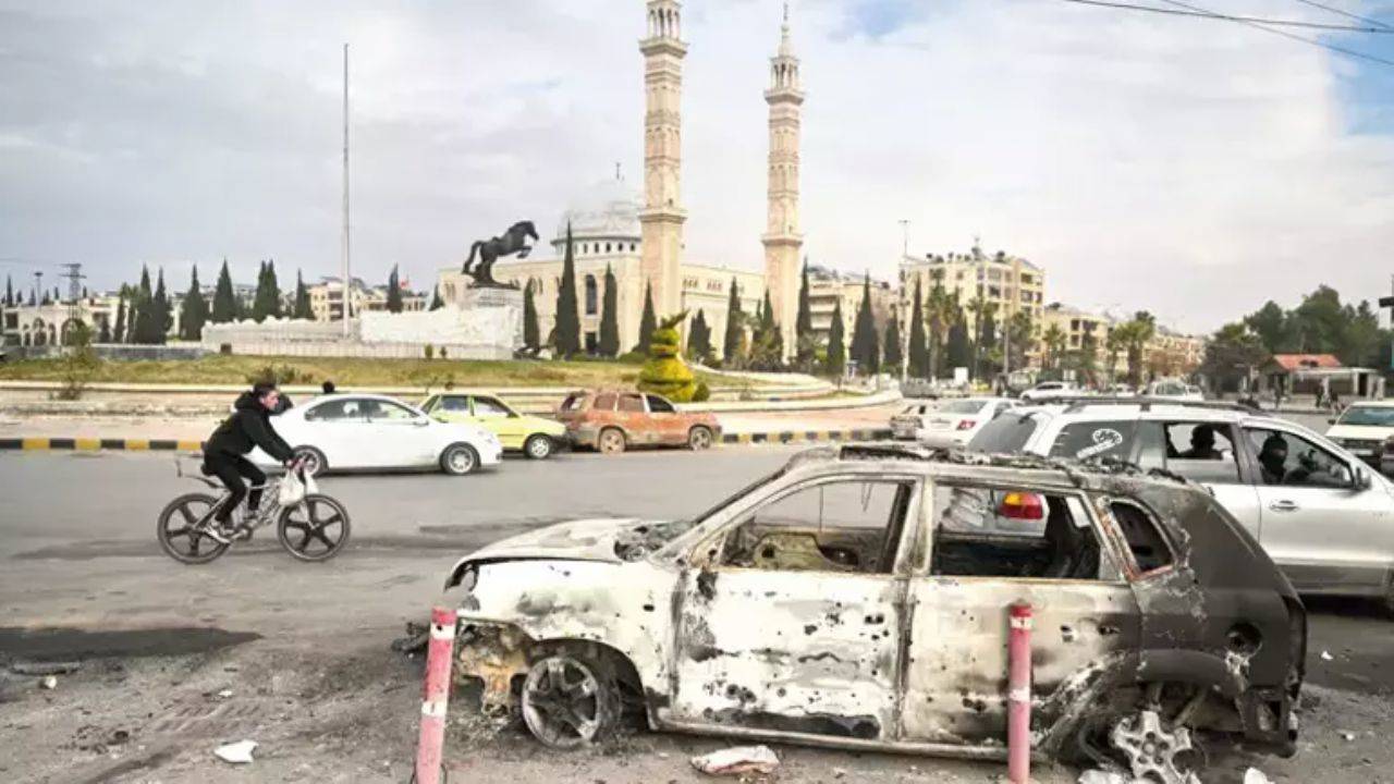 Halep'te hayat yeniden başladı: Fırınlar açıldı, insanlar meydanlarda