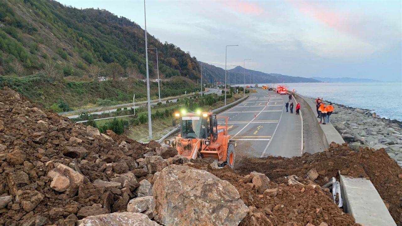 Karadeniz Sahil Yolu ulaşıma kapandı